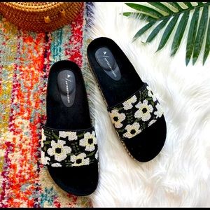 Anthropologie Black White Floral Beaded Slip On Platform Slides Sandals Size 10